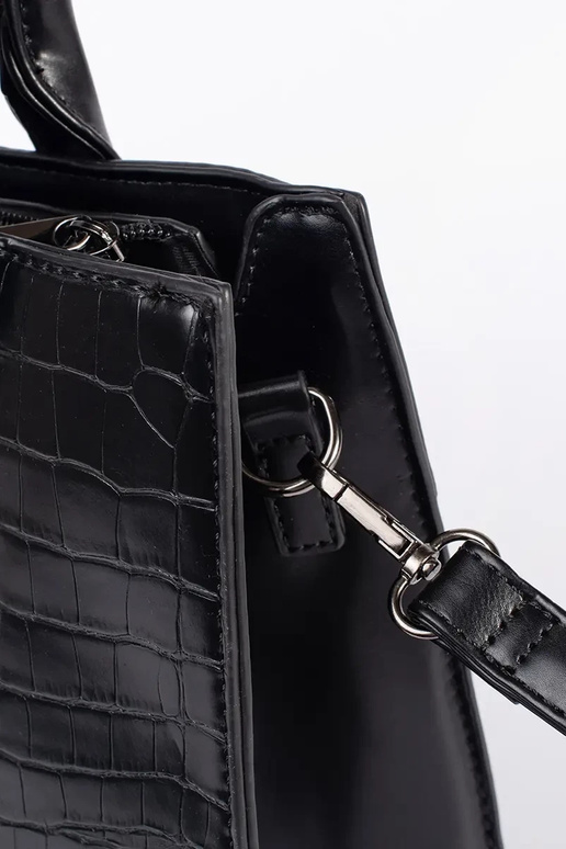 Bolso negro de tamaño mediano bandolera