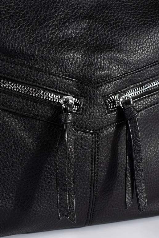 Bolso negro de mujer con correa...