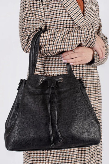 Bolso negro tipo tote 2