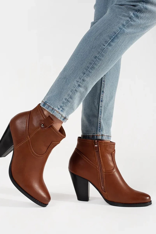 Zapatos marrones de tacón alto