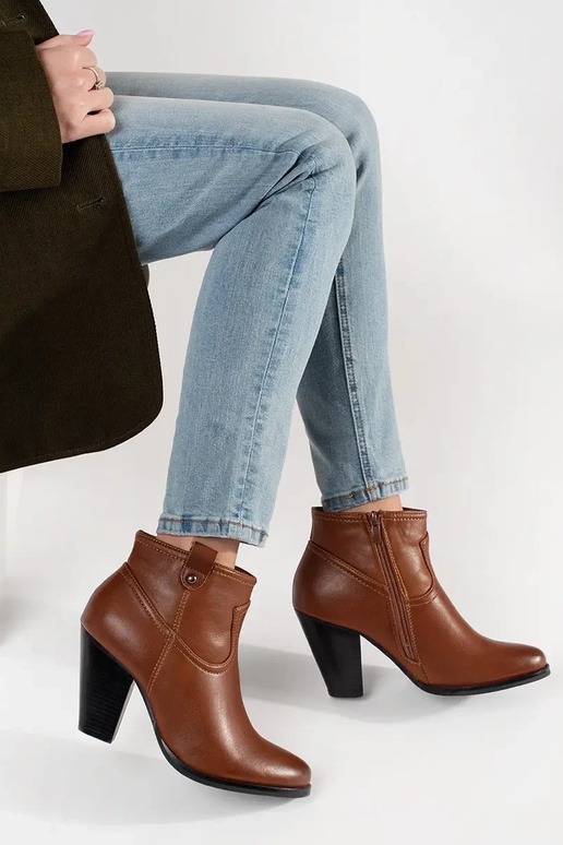 Zapatos marrones de tacón alto