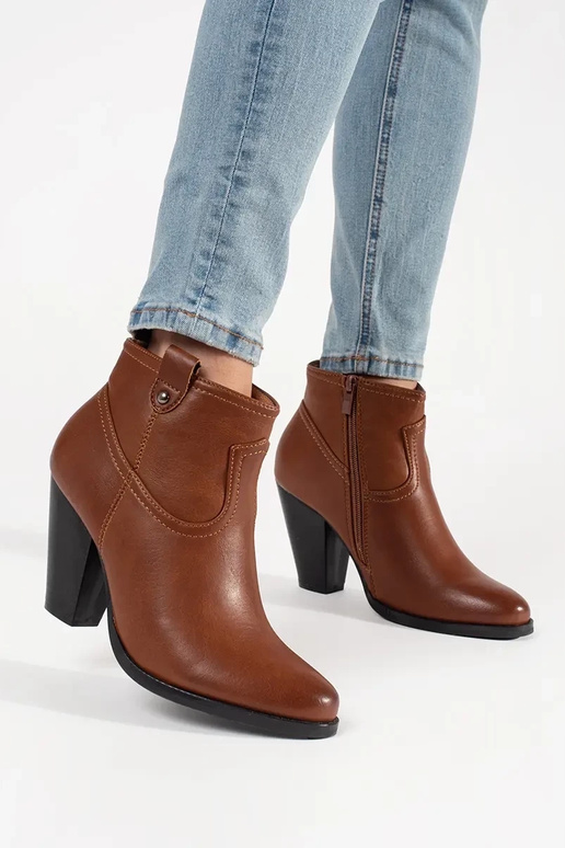 Zapatos marrones de tacón alto