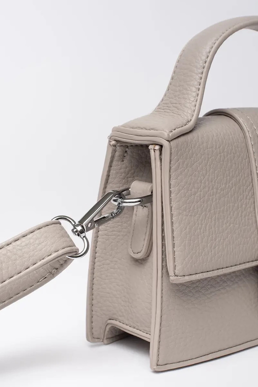 Bolso pequeño gris con asa