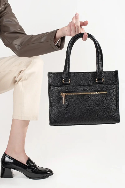 Bolso negro con cremallera