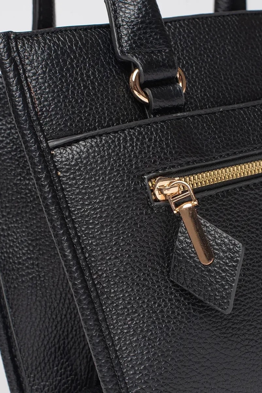Bolso negro con cremallera