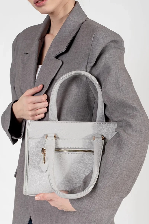Bolso gris con cremallera