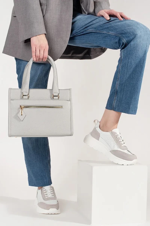 Bolso gris con cremallera