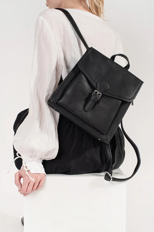 Mochila negra para chicas