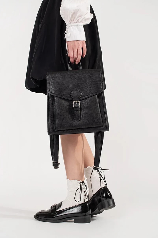 Mochila negra para chicas