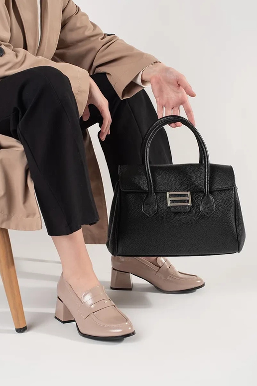 Bolso negro de mujer con tiras