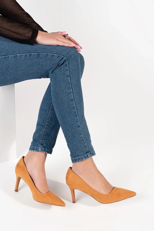 Tacones altos marrones