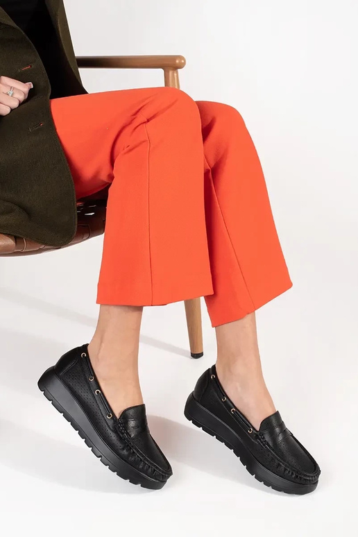 Mocasines de mujer color negro con... Mocasines de mujer color negro con...