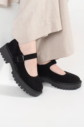 Mocasines de color negro... 2