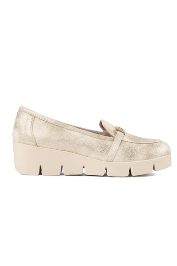 Mocasines dorados de cuña... 2