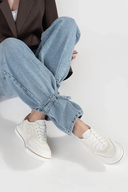 Zapatillas modelo de color blanco de... Zapatillas modelo de color blanco de...