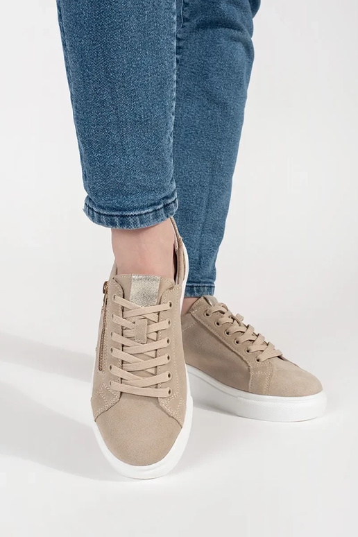 Zapatillas modelo de color arena con... Zapatillas modelo de color arena con...