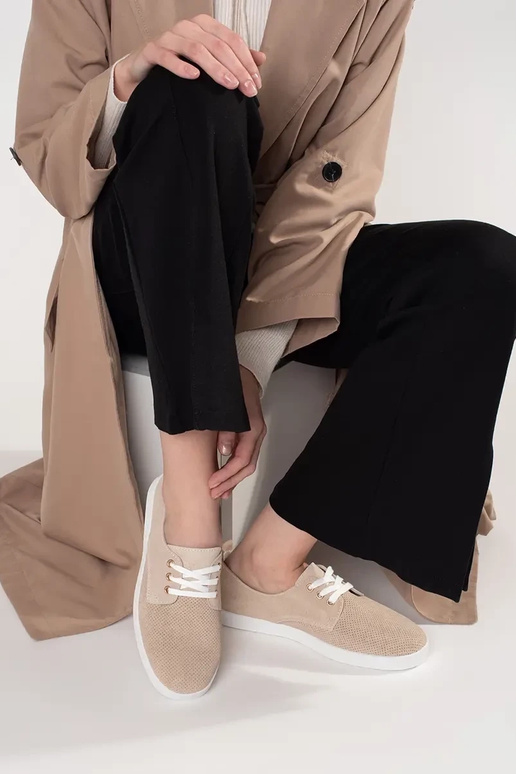 Zapatillas deportivas caladas color... Zapatillas deportivas caladas color...