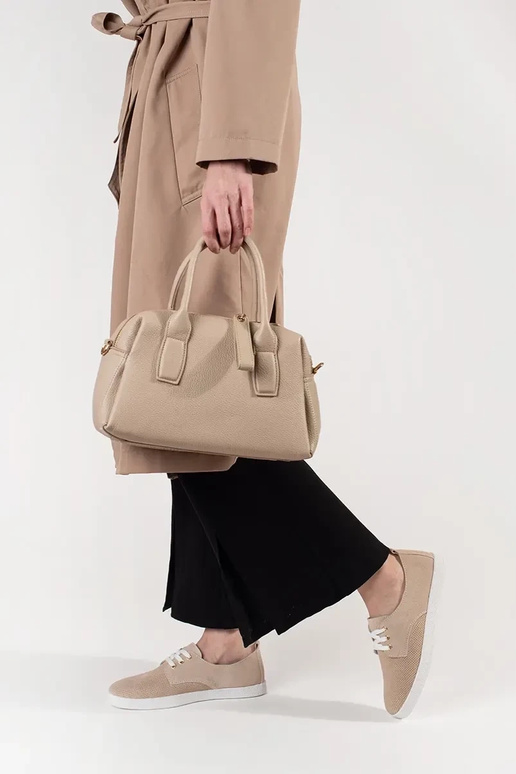 Zapatillas deportivas caladas color... Zapatillas deportivas caladas color...