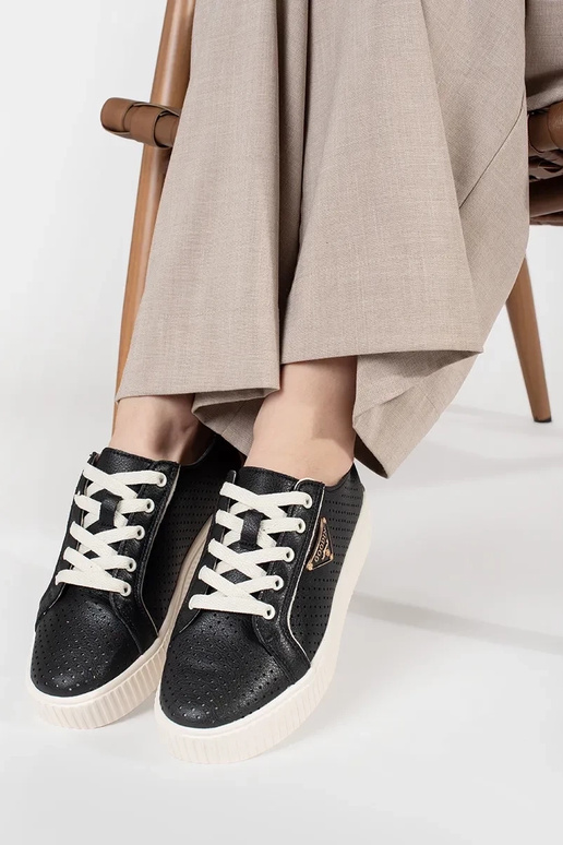 Zapatillas modelo de color negro de... Zapatillas modelo de color negro de...