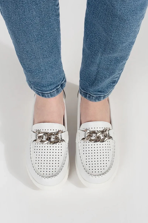 Mocasines de color blanco de cuero...