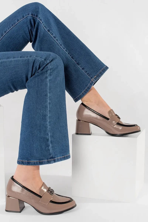 Botines elegantes en color topo