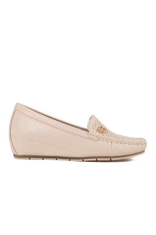 Zapatos de mujer color arena con cuña... Zapatos de mujer color arena con cuña...