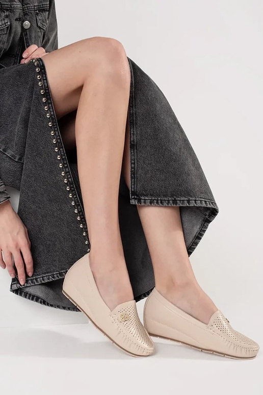 Zapatos de mujer color arena con cuña... Zapatos de mujer color arena con cuña...