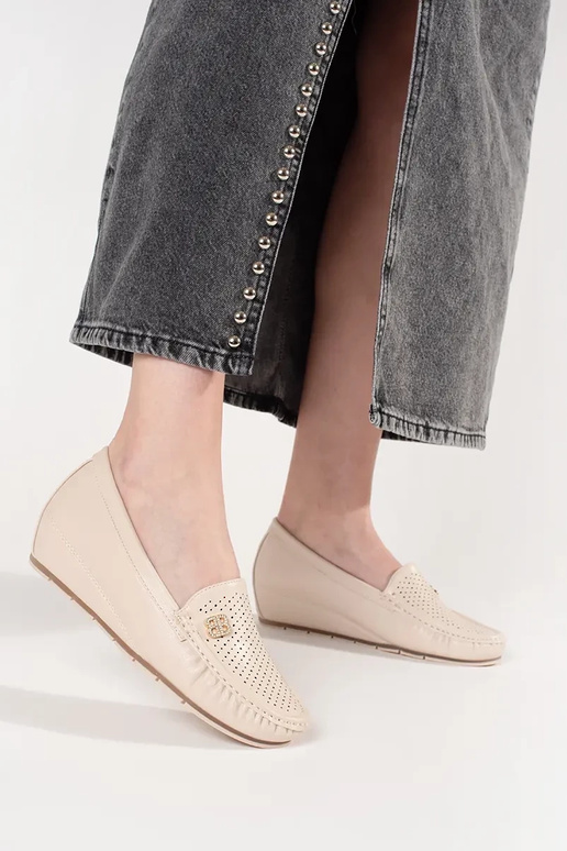 Zapatos de mujer color arena con cuña... Zapatos de mujer color arena con cuña...