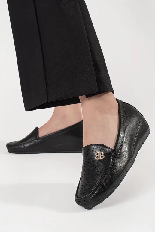 Zapatos de mujer color negro con cuña...