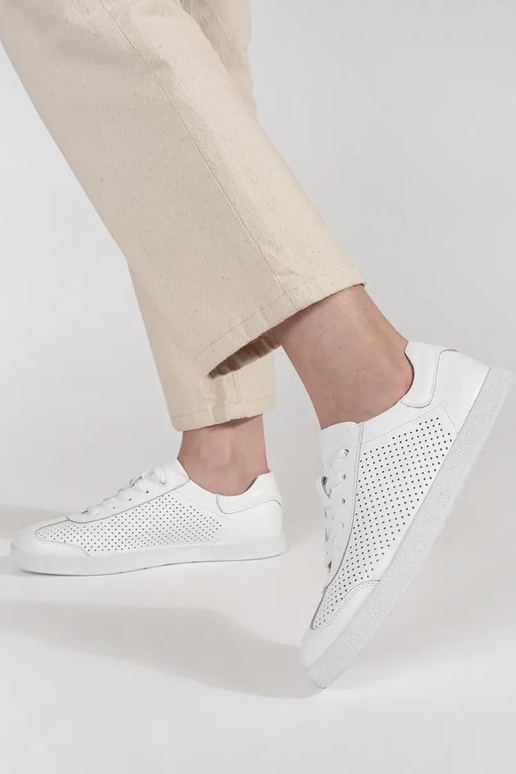 Zapatillas deportivas de color blanco... Zapatillas deportivas de color blanco...