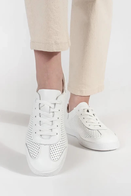 Zapatillas deportivas de color blanco... Zapatillas deportivas de color blanco...