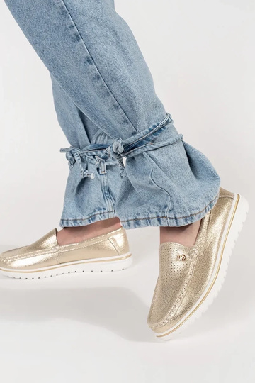 Mocasines de color dorado... 2