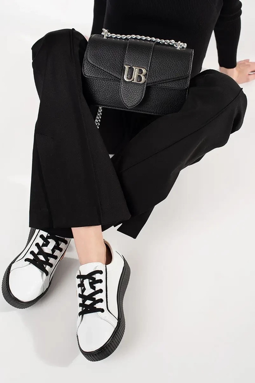 Zapatillas modelo Sneakers blancas y... Zapatillas modelo Sneakers blancas y...