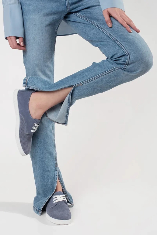 Zapatillas caladas azules de piel... Zapatillas caladas azules de piel...