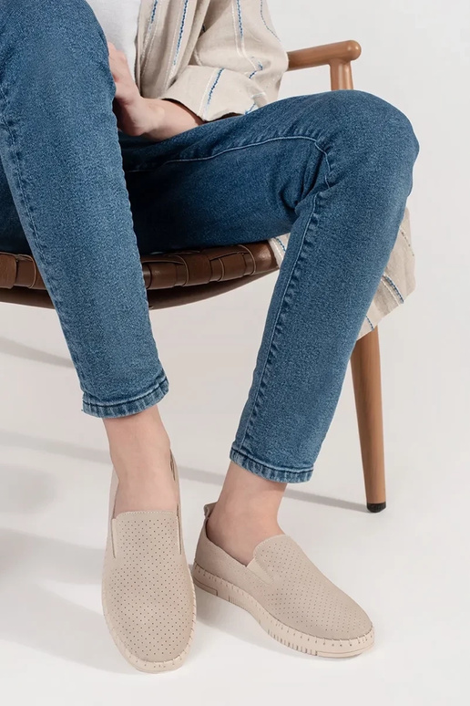 Mocasines de color arena de cuero ligero Mocasines de color arena de cuero ligero