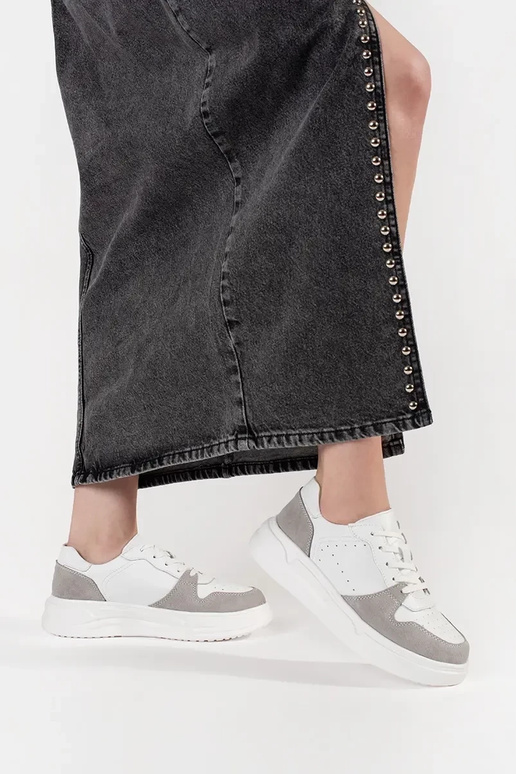 Zapatillas de ante color blanco con... Zapatillas de ante color blanco con...