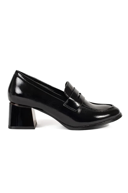 Zapatos de mujer color negro con tacones