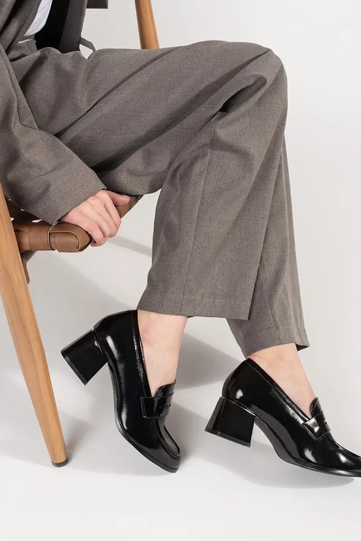 Zapatos de mujer color negro con tacones