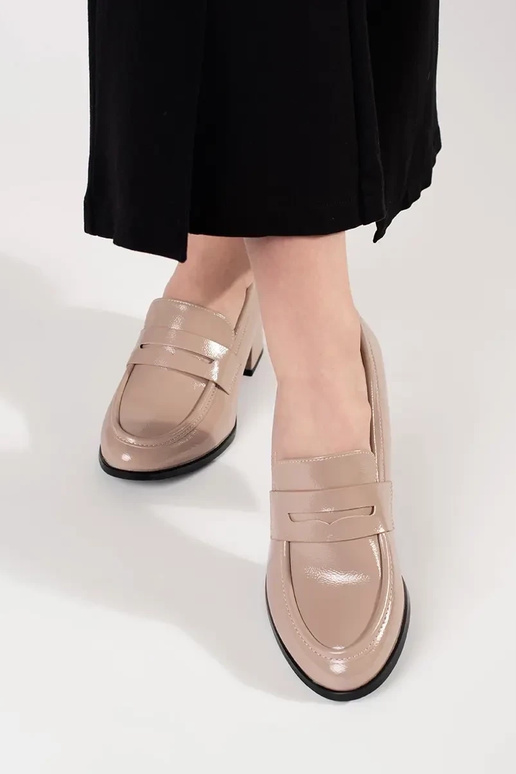 Zapatos de mujer color arena con tacones