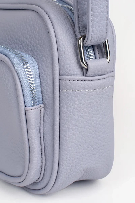 Bolso pequeño color violeta con...