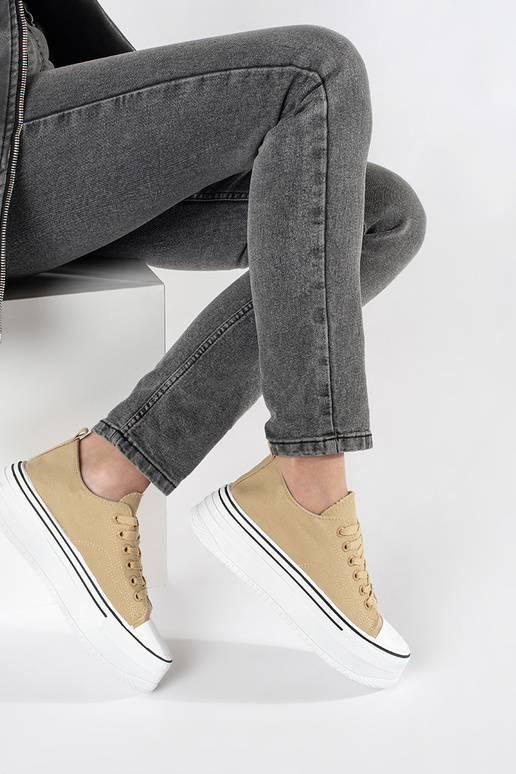 Zapatillas deportivas color arena con... Zapatillas deportivas color arena con...