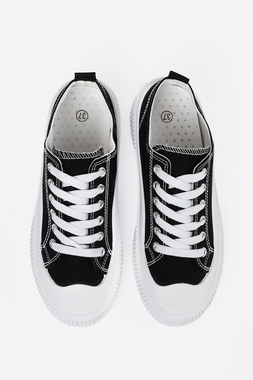 Zapatillas modelo sneakers en blanco... Zapatillas modelo sneakers en blanco...