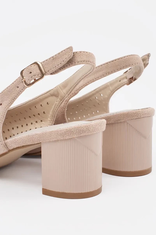 Sandalias de color arena de tacón bajo