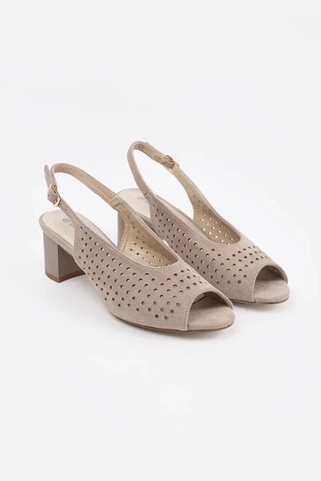 Sandalias de tacón... 2