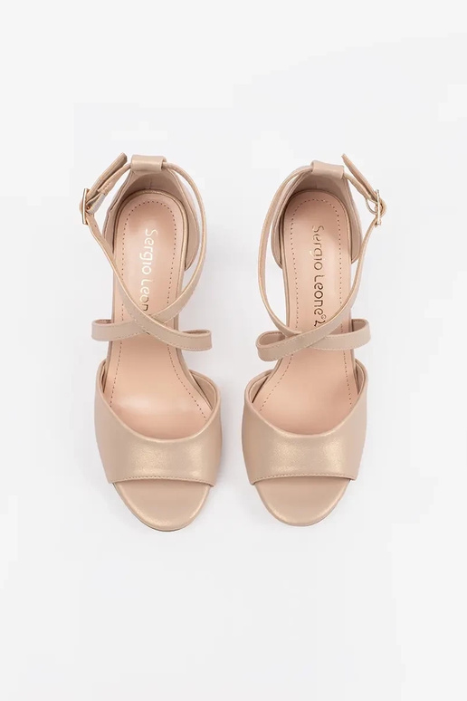 Sandalias cómodas blancas de cuña