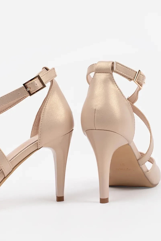 Sandalias cómodas blancas de cuña