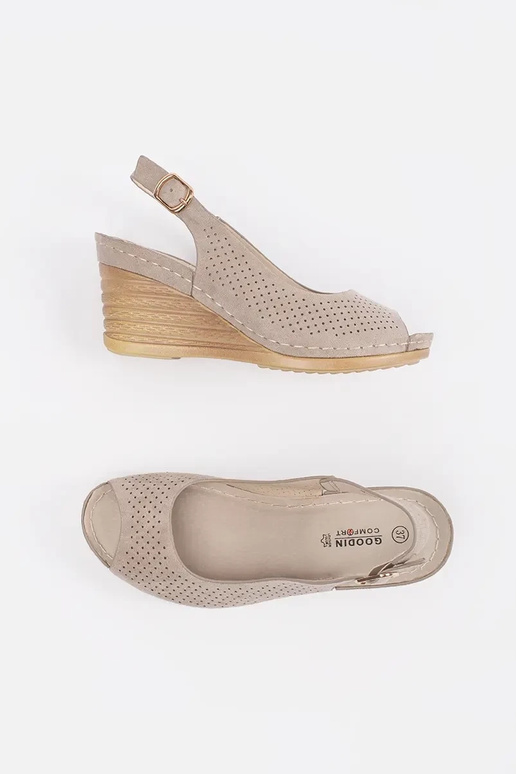 Sandalias de calado color arena con cuña Sandalias de calado color arena con cuña