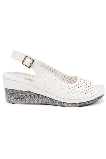 Sandalias caladas color blanco