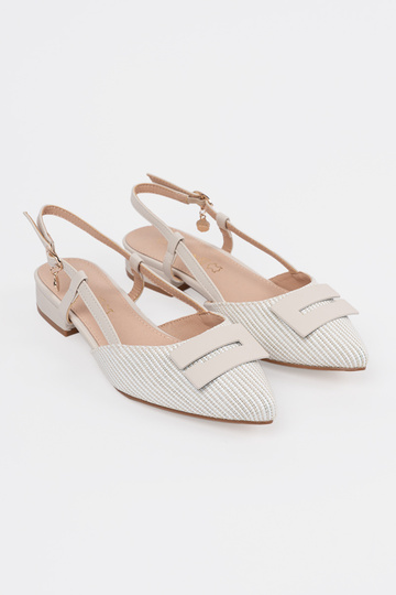 Sandalias blancas con tacón... 2