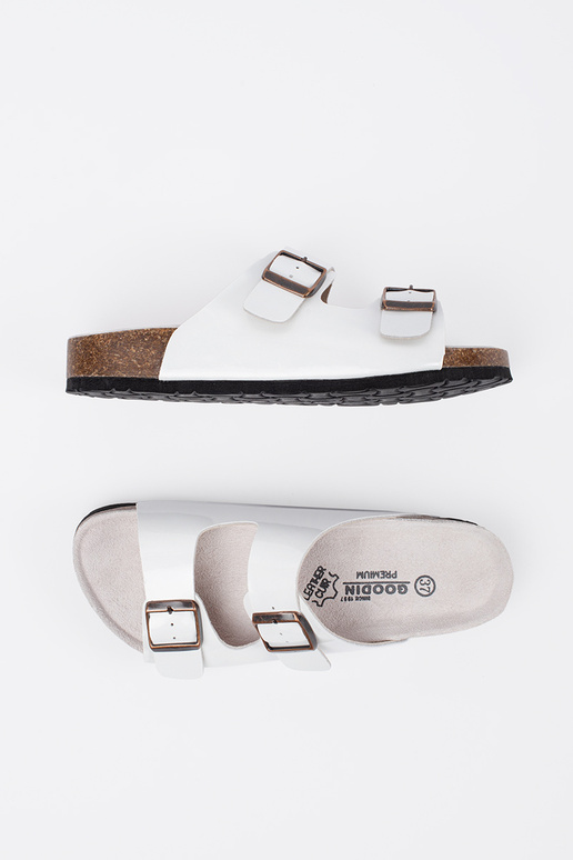 Chanclas blancas de mujer en suela plana Chanclas blancas de mujer en suela plana